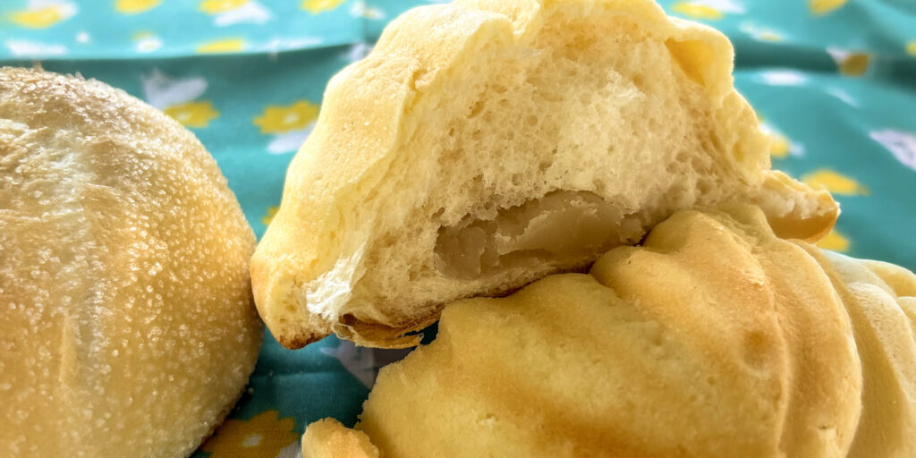 白餡入りのメロンパン